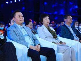 Business legend Huang Guangyu made his first public appearance since his return.
