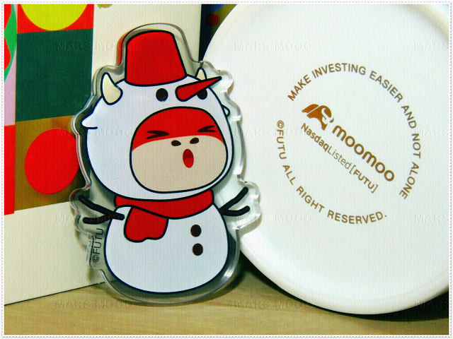 FUTU MooMoo Fridge Magnet featuring MooCow in Snowman costume