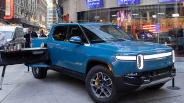 Rivian shares decline on 2021 production and executive departure