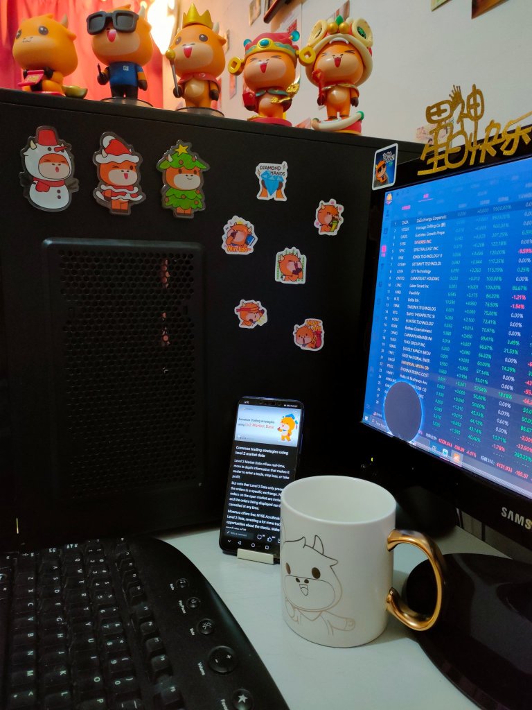While studying, pay attention to the rise of the stock, with the company of the moomoo figure, moomoo mug. You are not alone.