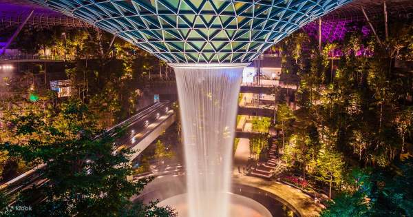 世界が再び開かれるのに合わせて、シンガポールの旅行株が輝く時期でしょうか？
