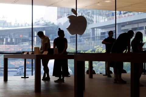 Apple's stock market value falls below $2 trillion