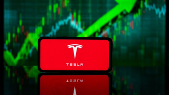 牛市的看法：為什麼聰明的投資者現在搶購 TSLA 股票 $TSLA