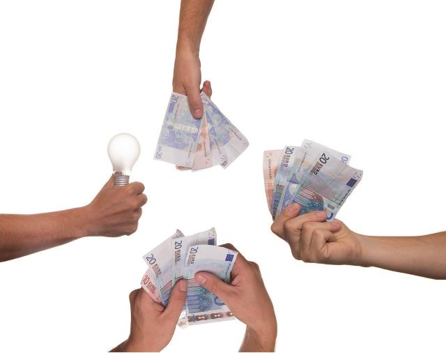 有多少新加坡信託投資信託基金持有永久證券？