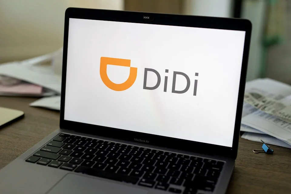 Didi Shares Slump as Insiders Blocked From Selling Stock