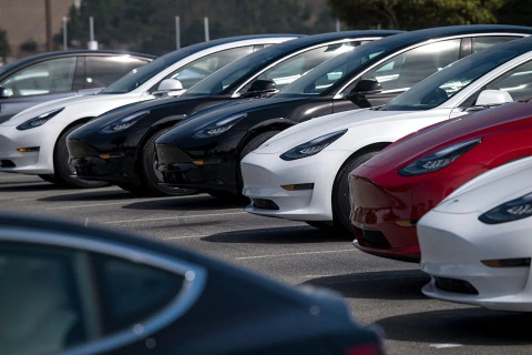 Tesla Loses All the Gains From 35% Rally Stoked by Hertz Electric Vehicle Deal