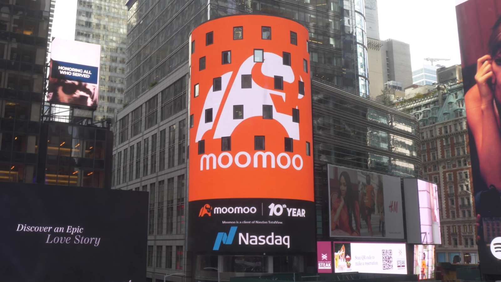 Video of moomoo Lands on New York Times Square