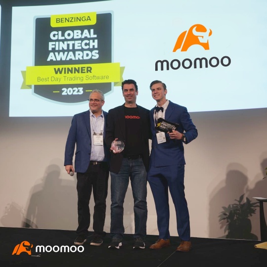 Moomoo在Benzinga全球金融科技奖颁奖典礼上荣获最佳日间交易软件奖