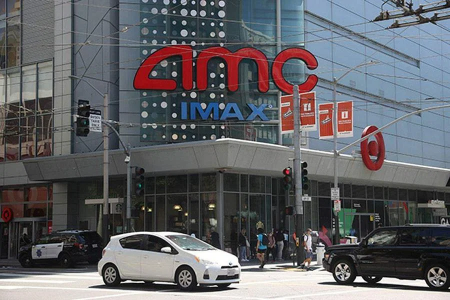 アマゾンドットコムが劇場チェーンを買収する可能性があると報じたため、AMCの株価が急上昇しました。