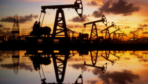 サウジアラビアがさらなる自主的な減産を宣言した後、原油価格が上昇する