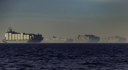 Shipping giants halt Suez Canal routes