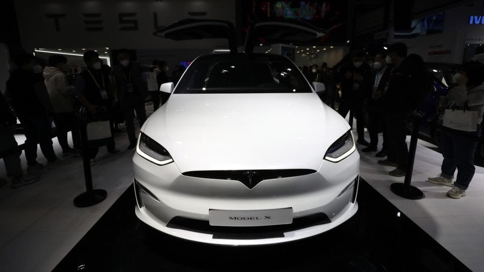 $特斯拉 (TSLA.US)$[链接: 特斯拉召回超过12万辆汽车，原因是门存在风险 | CNN业务]