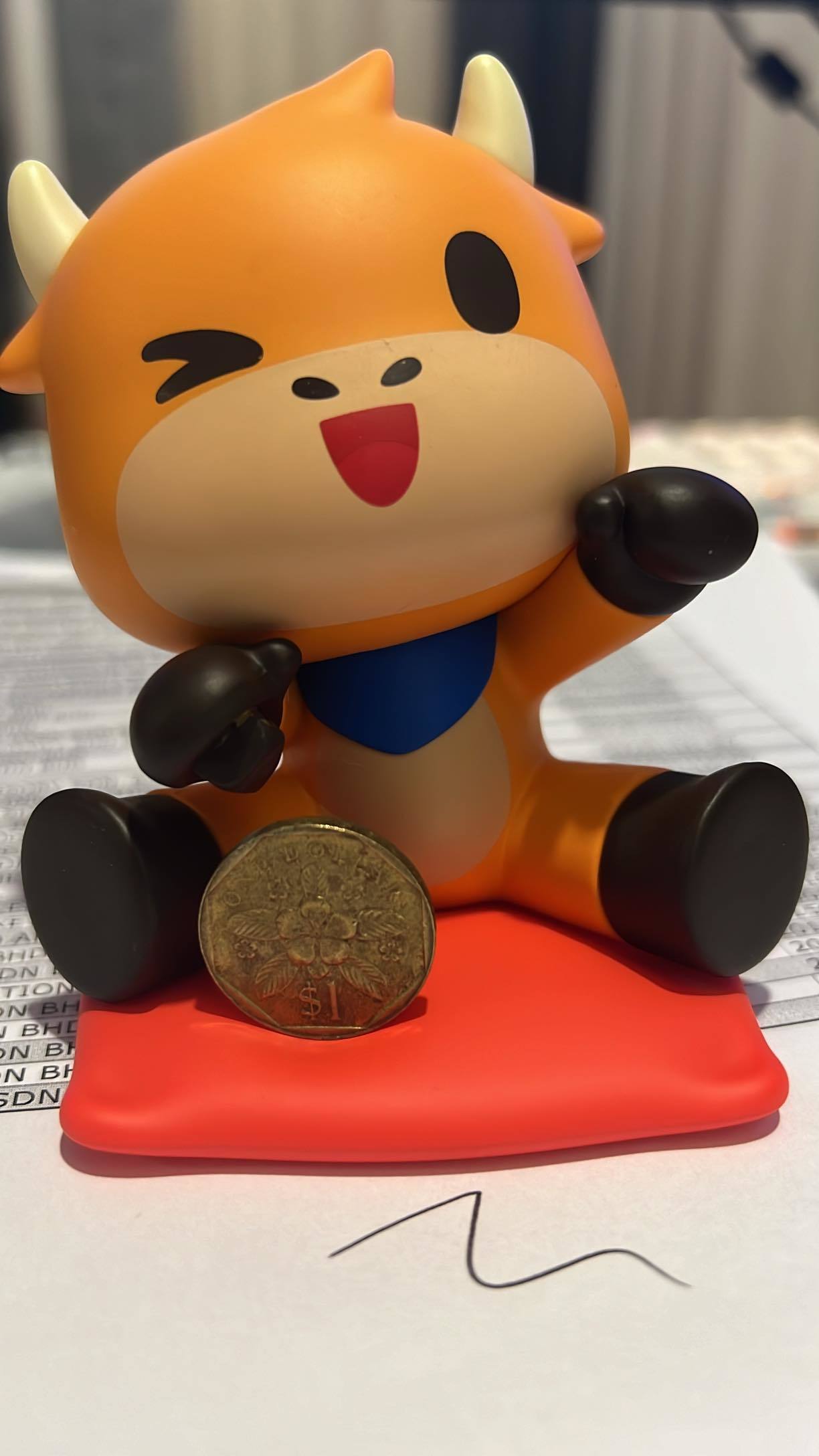 my limited edition moomoo come without the gold coin. thus i add a gold coin my own [Shy]