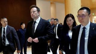 Elon Musk in Beijing, raising hopes of Tesla’s autonomous driving push