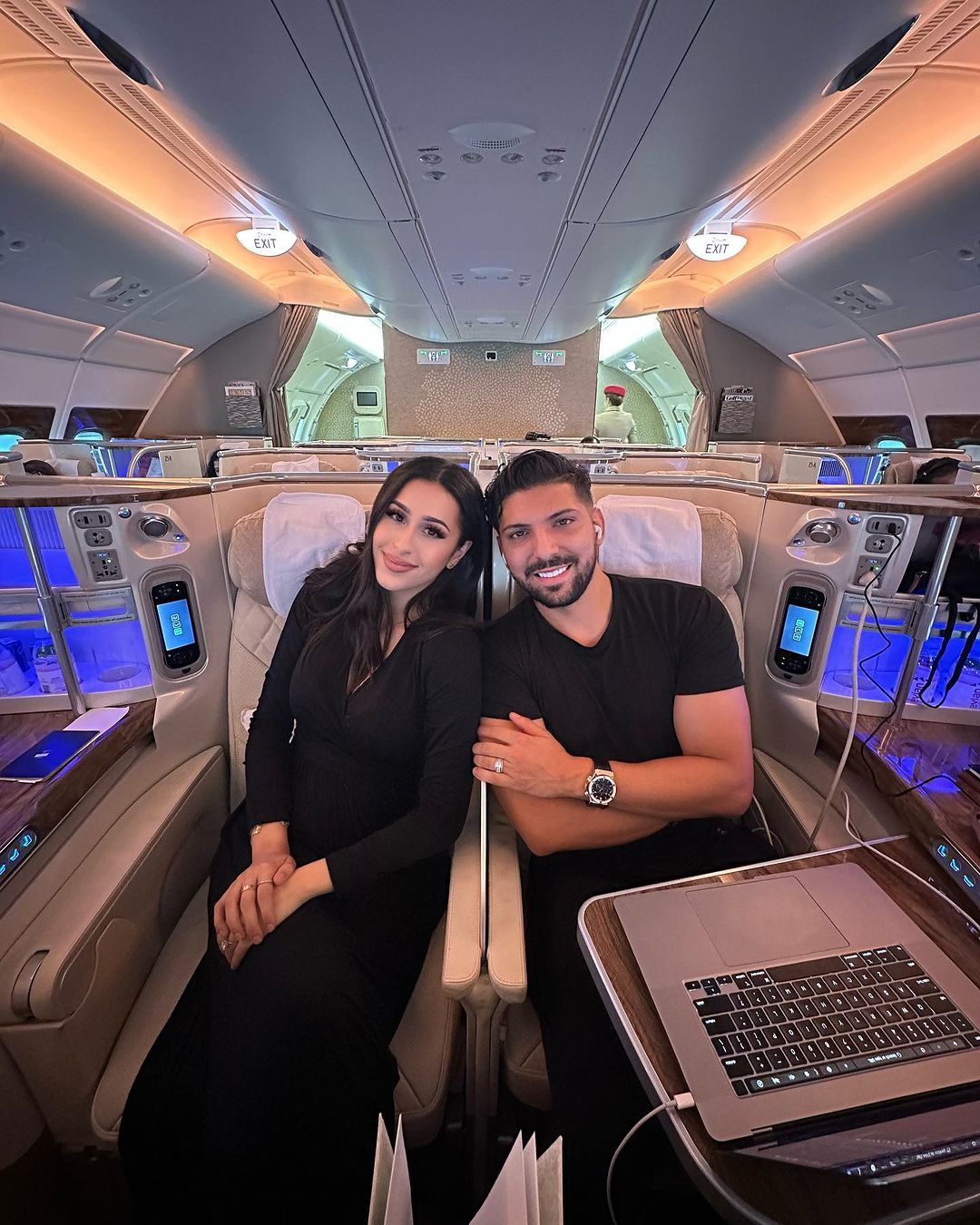 Jet setters♥️✈️ #travel #couple #emirates