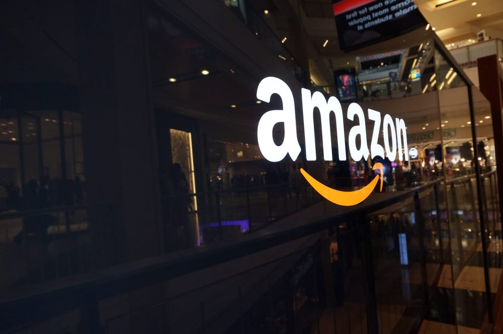Executive Summary: The "Peace of Mind" Strategy As of February 5, 2026, the tech sector is facing a "Capex Gauntlet" where even strong earnings beats are met with selling pressure due to massive AI infrastructure costs. While many retail traders chase the "adrenaline" of 1-DTE (24-hour) options for instant IV crush, professional "options hunters" are pivoting to Midweek Options and Broken Wing Butterflies (BWB), a defined ri...