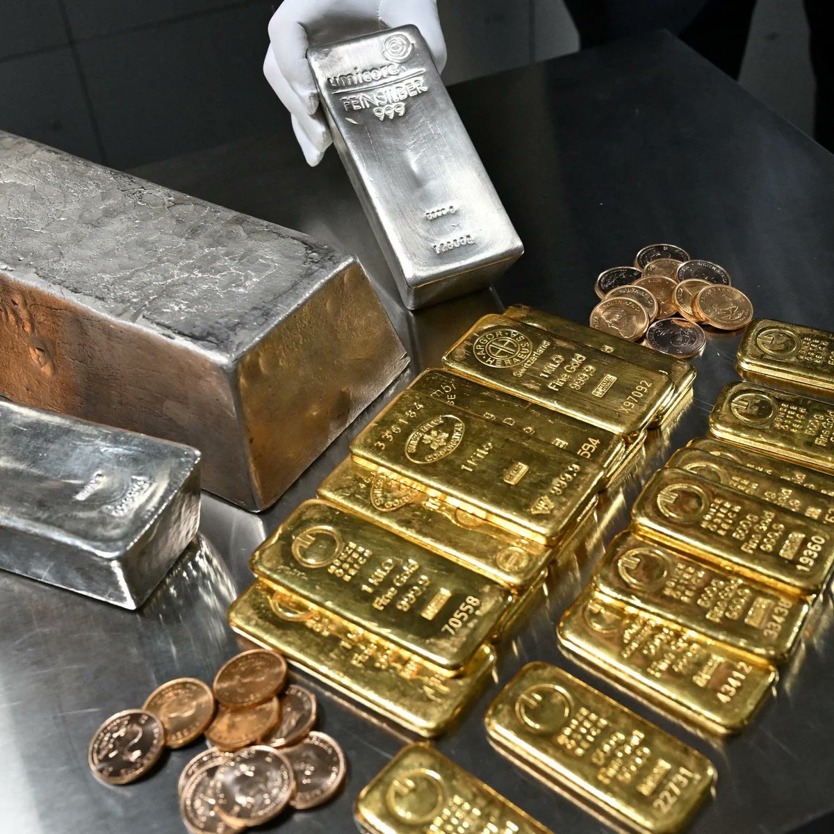 🚨速報：金と銀の時価総額が本日10兆ドル以上減少、過去最大の1日での下落を記録 - moomooコミュニティ