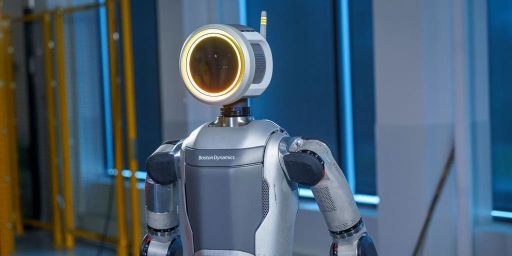 仿生机器人出现在 2024 年 ZOL 论坛年会上；WiMi 打造其行业引擎