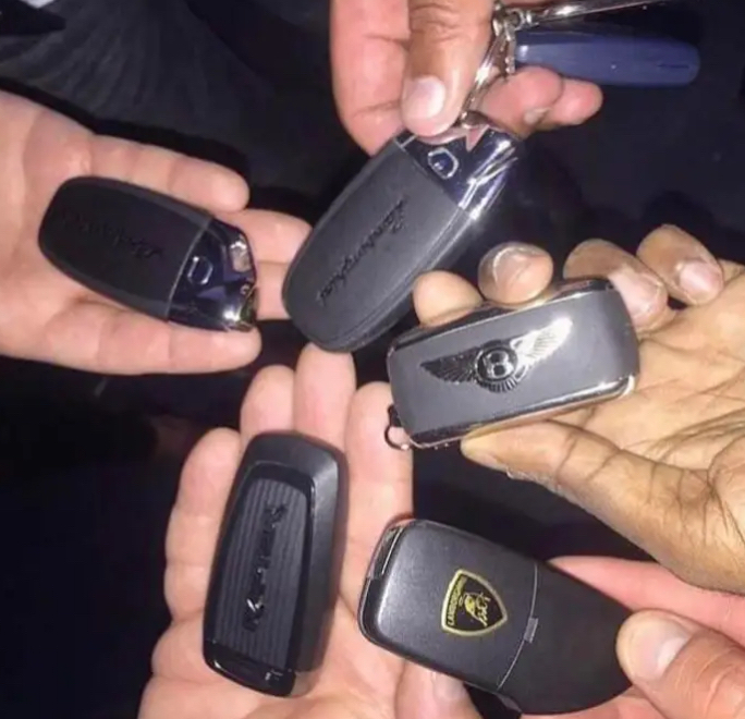 🥇 Teamwork makes the Dream 💪🏽 Work 🏆 CONGRATS 🏆 IF I helped you make any money and more importantly BECOME BETTER IN LIFE.. 🤝 It’s BIGGER than One Person. Trust in God, don't be envious or greedy or jealous, none of those do anything positive or good in your life. Be grateful, give thanks and appreciate! :) You can see others but only to be inspired not to compete only to complete ⭕️ I is Illness & W...