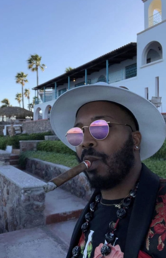 😎 LIFE IS BEAUTIFUL 🤩 I ASPIRE TO INSPIRE BEFORE I EXPIRE ♦️ GIVE PEOPLE THEIR FLOWERS 🌹 WHILE THEY CAN STILL SMELL 👃🏽 EM 💯