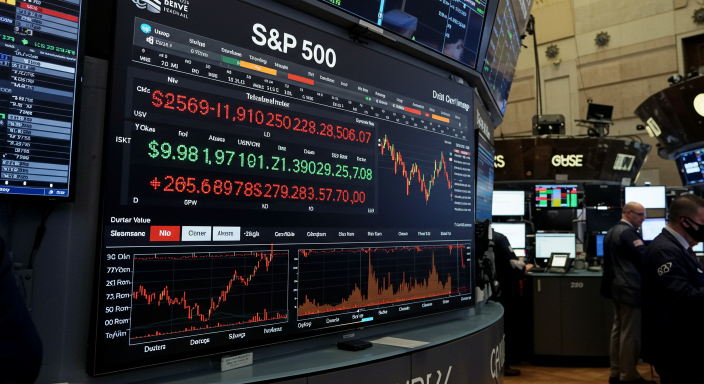 Goldman Sachs lowers the S&P 500 Target Price to 6,200! Is the risk in the US stock market rising or is it a long-term buying opportunity? In-depth analysis of US stocks 101.