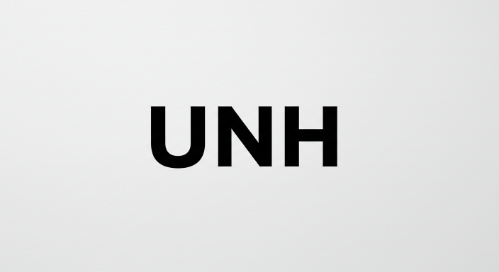 UnitedHealth (UNH) plummeted 22%. Is this a risk to sell or an opportunity for long-term positioning? Analyzing the warnings and potential of the healthcare insurance giant for 2025 | US Stock 101 column.