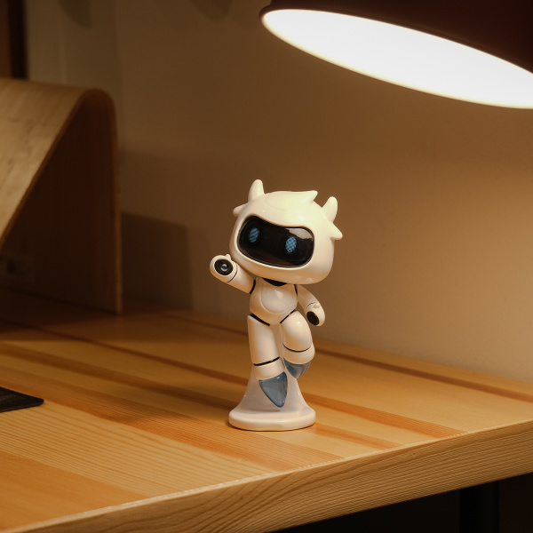 新品發佈：AI牛收藏版手辦，慶祝全球模擬炒股大賽