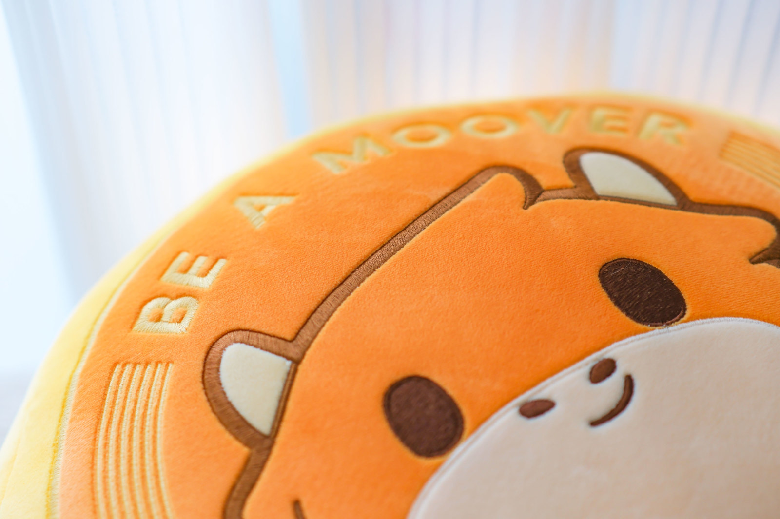 Hey mooers, 😊Meet the Moomoo coin cushion, the newest addition to the Moomoo merch lineup! We've noticed that the original moomoo head cushion, released many years ago, has become a beloved companion in many mooers' daily lives [Clap]. This time, we wanted to try something new while keeping the same feeling. Why a Coin🪙 A coin fits the Moomoo story. It represents luck, value, and something worth holding onto. 🔸Front side [Tongue]Moomoo’s smiling face sit...