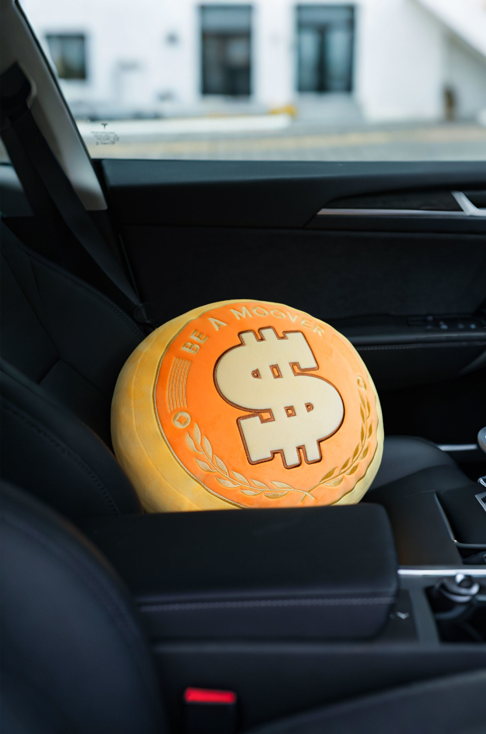 Hey mooers, 😊Meet the Moomoo coin cushion, the newest addition to the Moomoo merch lineup! We've noticed that the original moomoo head cushion, released many years ago, has become a beloved companion in many mooers' daily lives [Clap]. This time, we wanted to try something new while keeping the same feeling. Why a Coin🪙 A coin fits the Moomoo story. It represents luck, value, and something worth holding onto. 🔸Front side [Tongue]Moomoo’s smiling face sit...