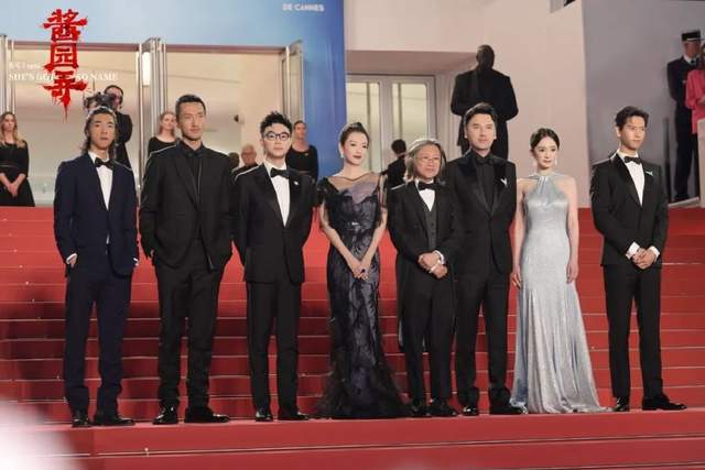 Chen Kaige and Zhang Ziyi shining at the Cannes Film Festival with the world premiere of the legendary film 'Jiangyuan Lane', receiving endless praise.